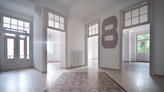 Innenraum mit vielen Türen und Fenstern und einer riesigen 8 an der Wand