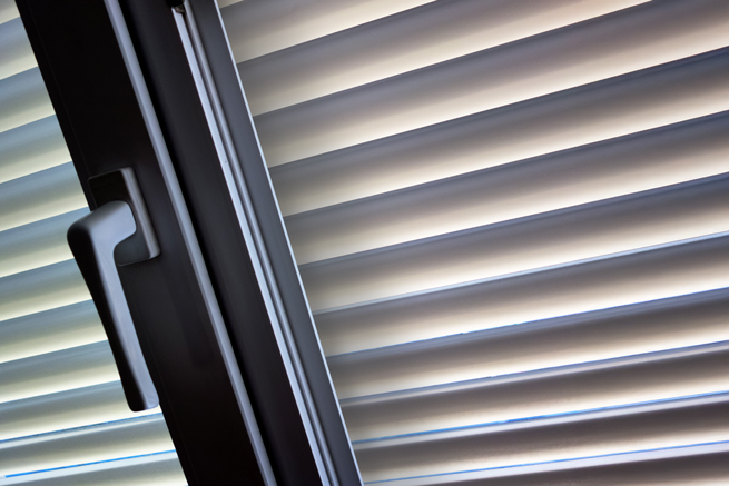 Fenster mit innenliegendem Sonnenschutz