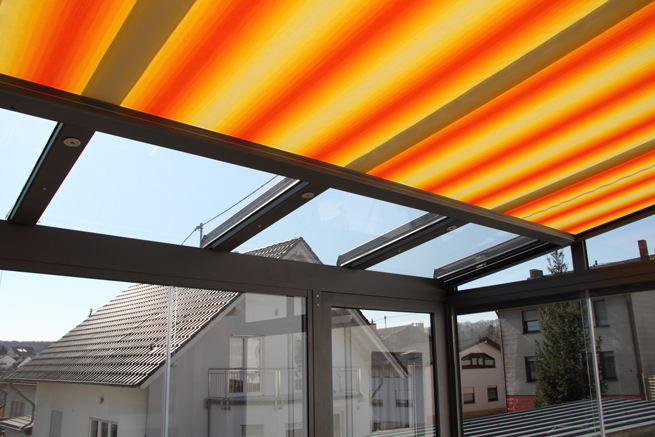 Dach und Markise über einer Terrasse als Möglichkeiten