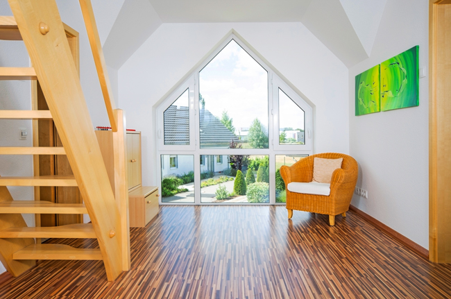 Dreiteiliges Trapezfenster mit Unterlichtern und Öffnungsfunktion
