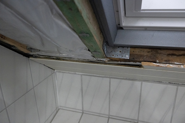 Dachfenster von innen bevor die Verkleidung eingebaut ist