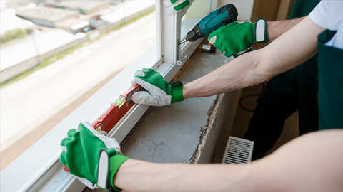 Installation de fenêtres faite maison DIY