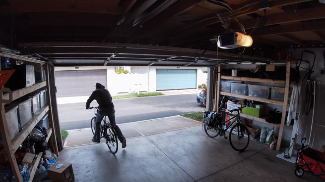 Effraction dans porte de garage