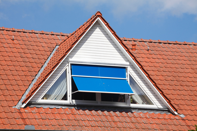 Fenstermarkise für ein dreieckiges Gaubenfenster