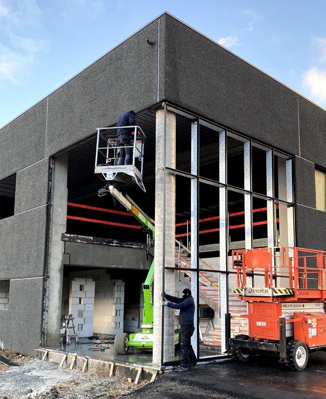 Montage de la façade vitrée à Engie