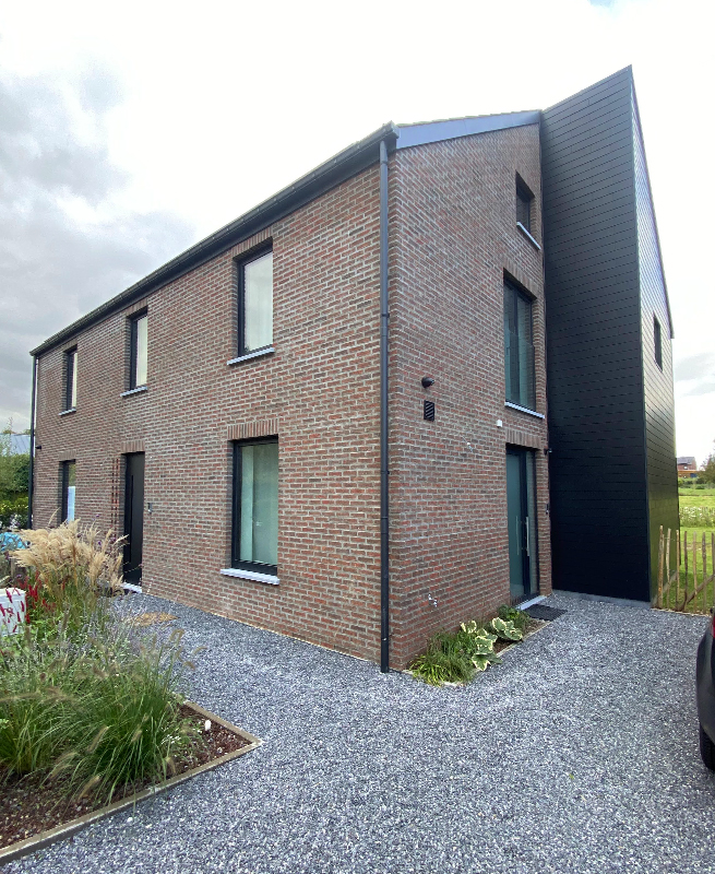 Nouvelle façade avec des fenêtres modernes à Hannut